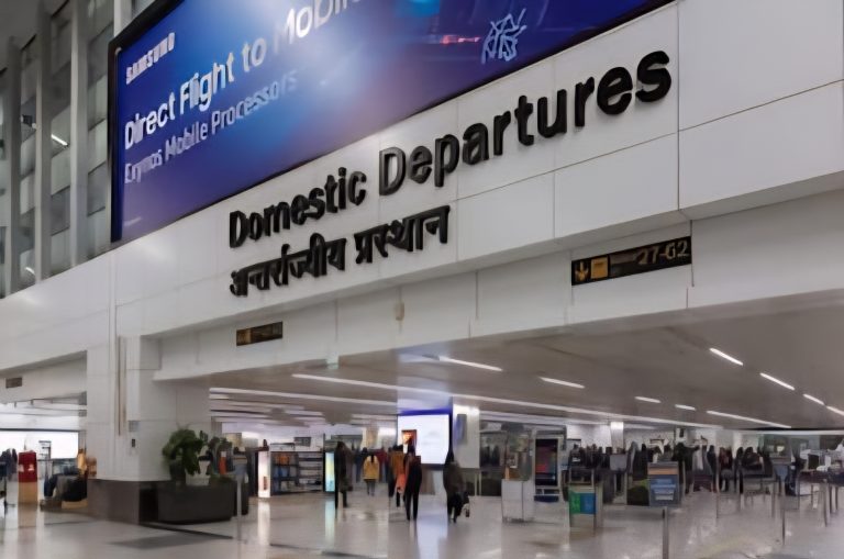 दिल्ली एयरपोर्ट की बिजली गुल, मुसाफिरो को करना पड़ा मुसीबतों का सामना