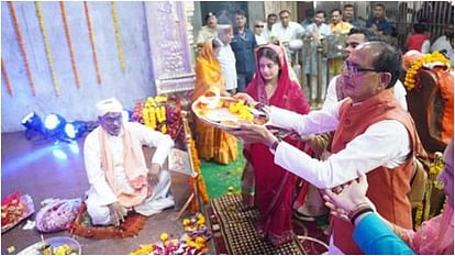 शिवराज सिंह चौहान ने किये कुलदेवी के दर्शन, की देश की समृद्धि और कल्याण की कामना